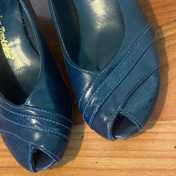 Vintage Blue Shoes - Picture 3 of 9